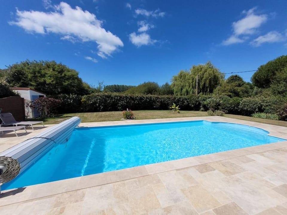 Villa à St Jean de Monts avec piscine chauffée, clim et WiFi - FR-1-777-23 House in Saint-Jean-de-Monts