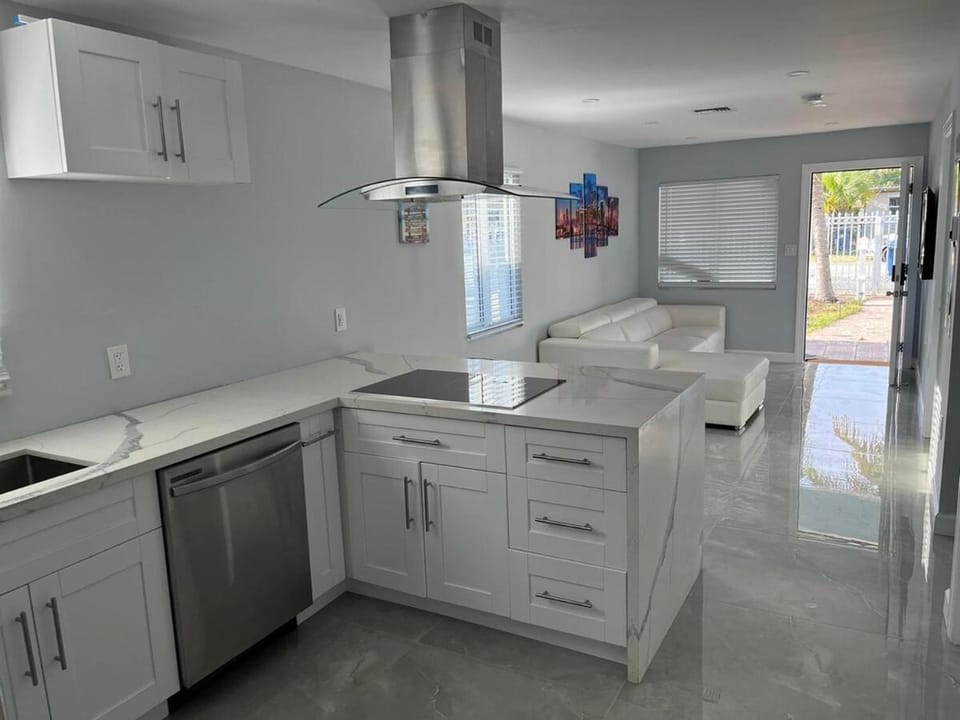 Kitchen or kitchenette, dishwasher, stove