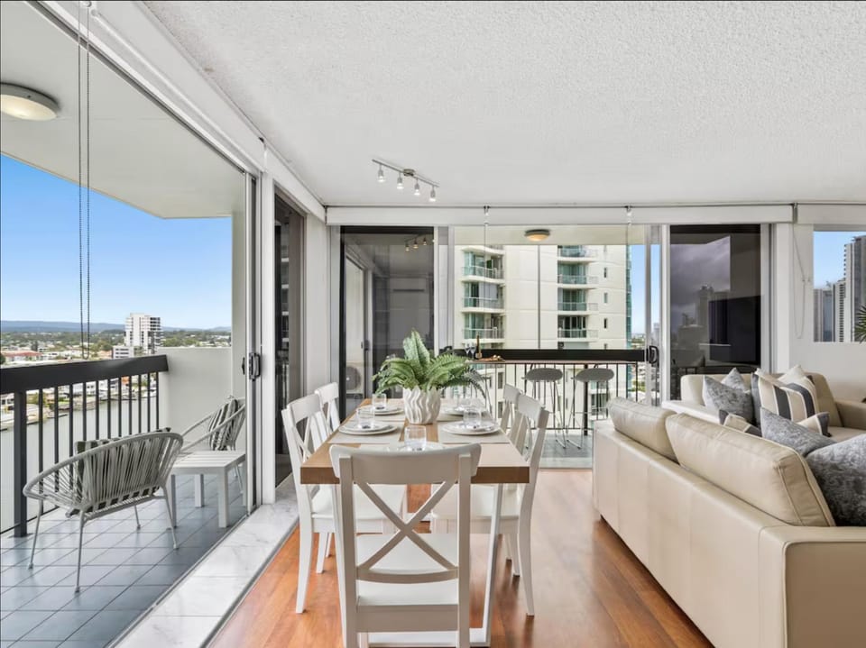 View (from property/room), Balcony/Terrace, Seating area, Dining area