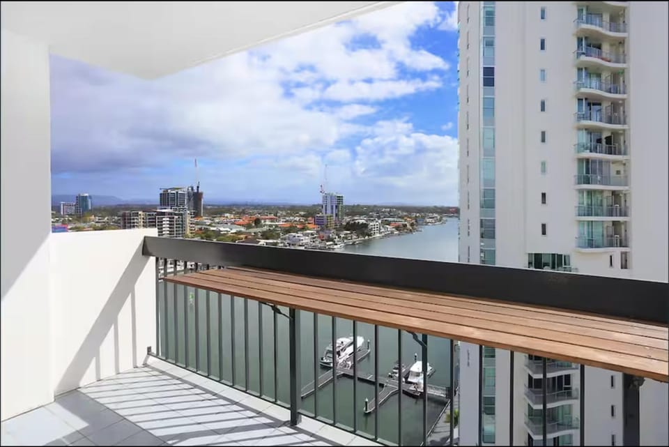 Property building, Natural landscape, Balcony/Terrace, City view