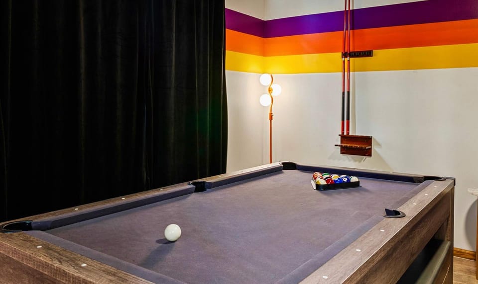 Pool Table, PingPong, Arcade, 2-Car Parking, 3 Floors Apartment in Chicago
