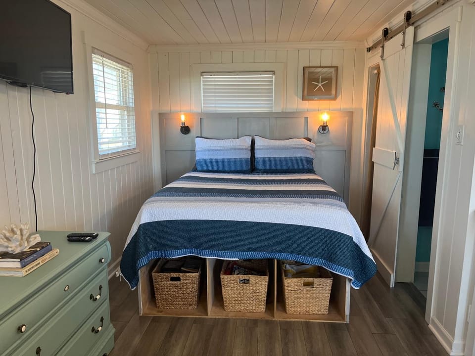 TV and multimedia, Bedroom, air conditioner, air conditioner