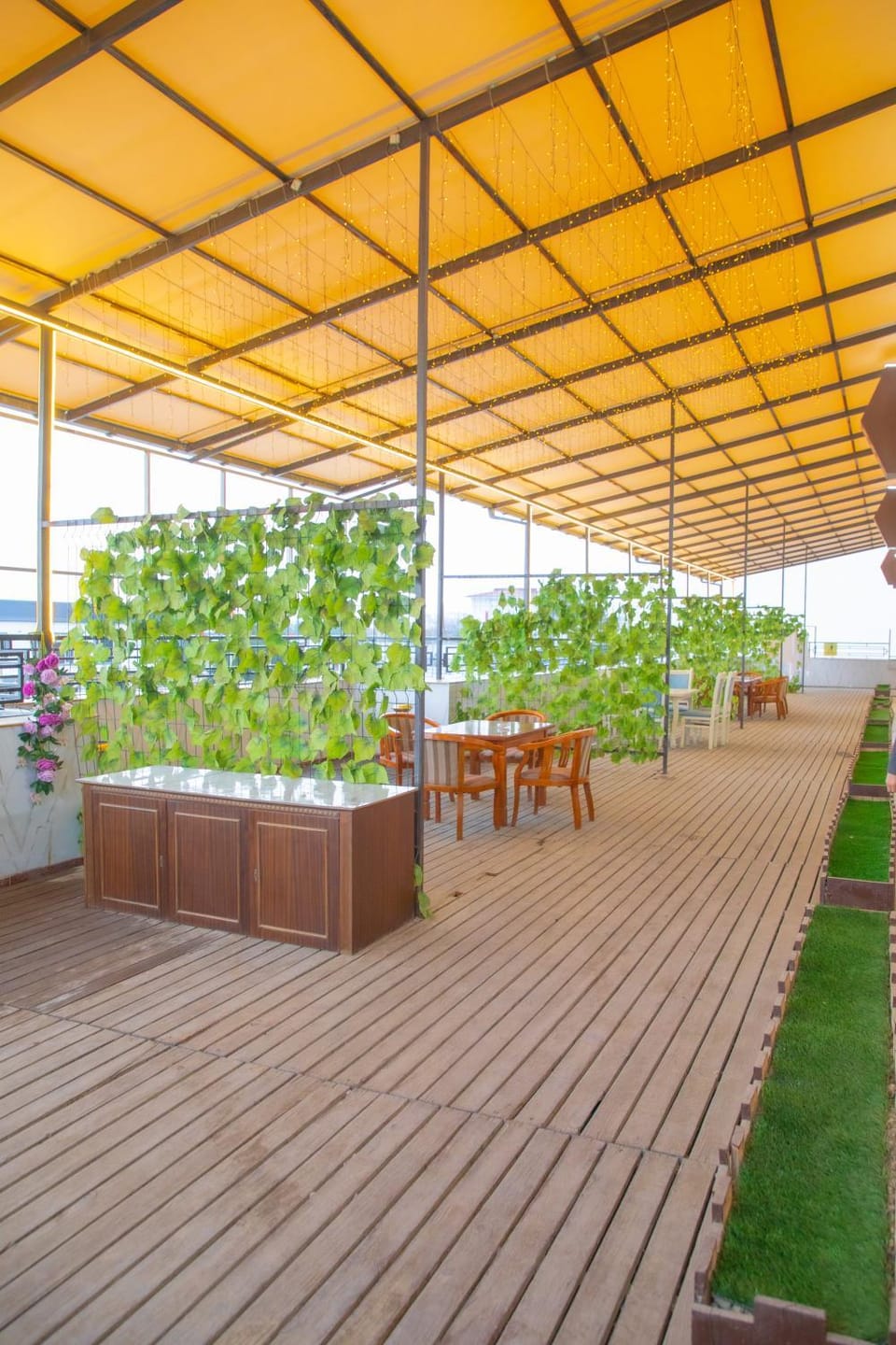 Property building, Garden, Balcony/Terrace