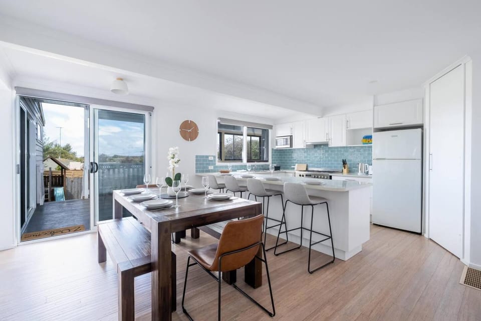 550m to Beach, SPA and Large Backyard , Sleep 9 House in Ocean Grove