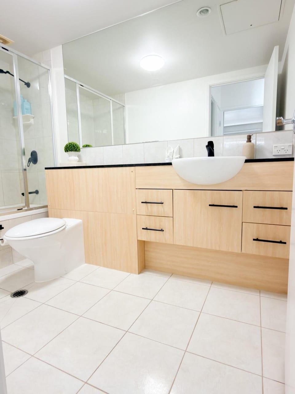 South Bank Penthouse - Streets Beach Access - Free Parking Apartment in Brisbane City
