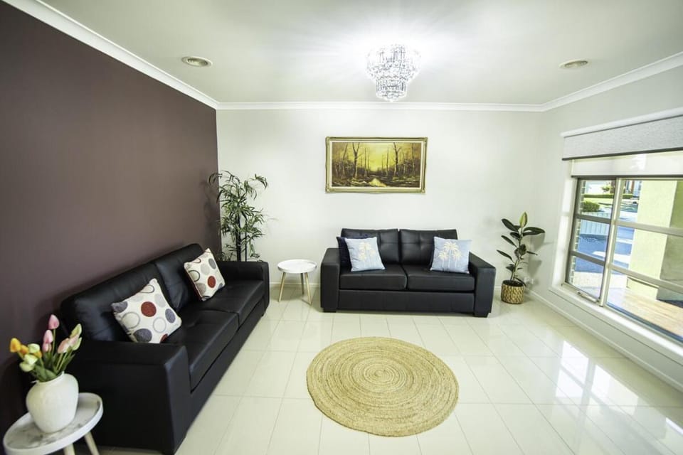 Popular Grand Villa Shepparton House in Shepparton