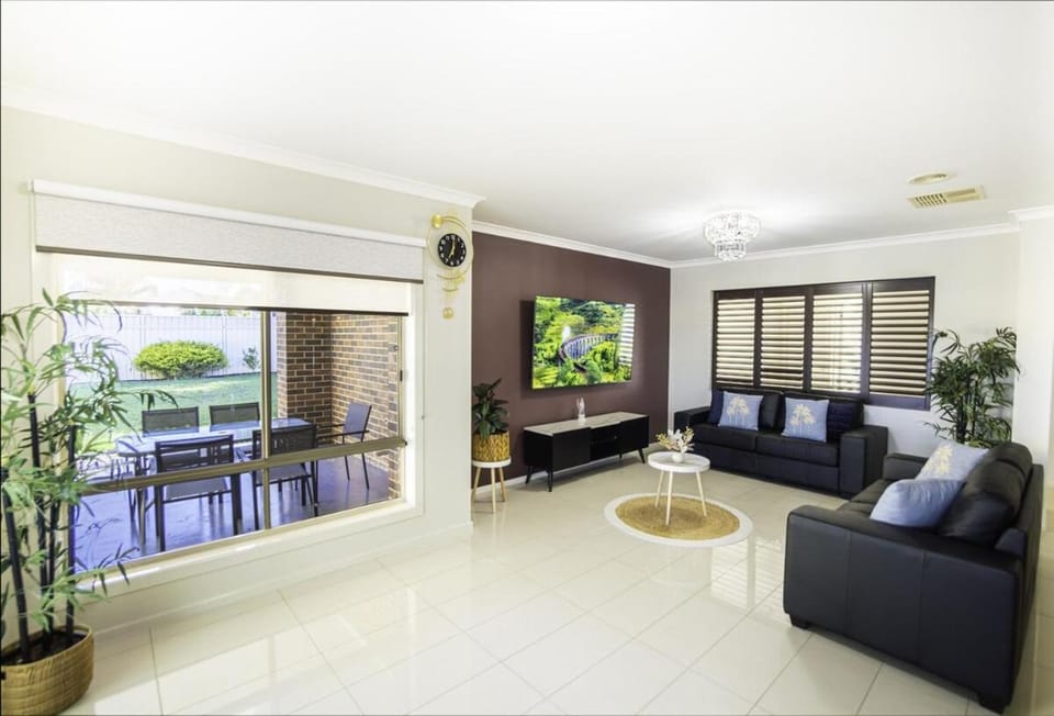 Popular Grand Villa Shepparton House in Shepparton