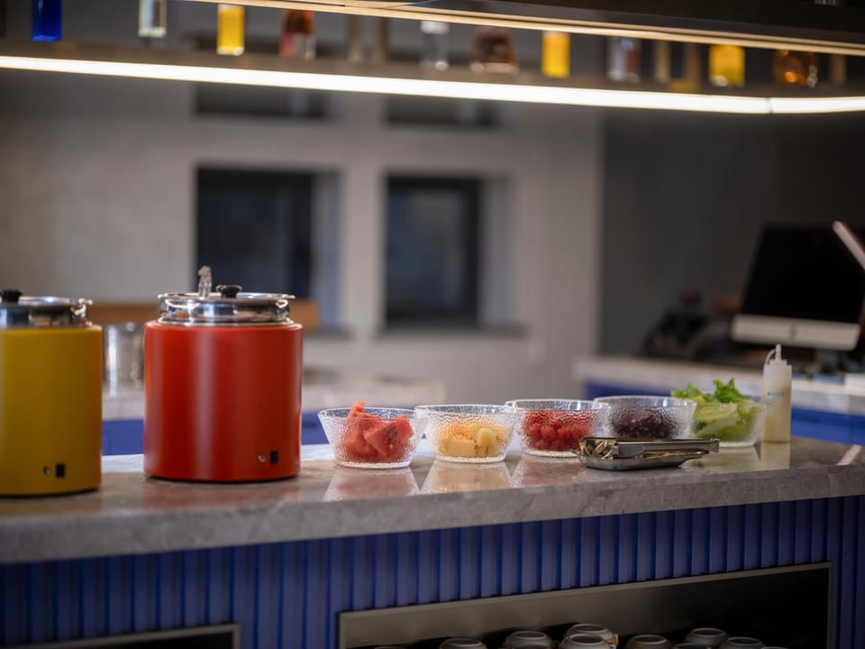 Property building, Restaurant/places to eat, Breakfast
