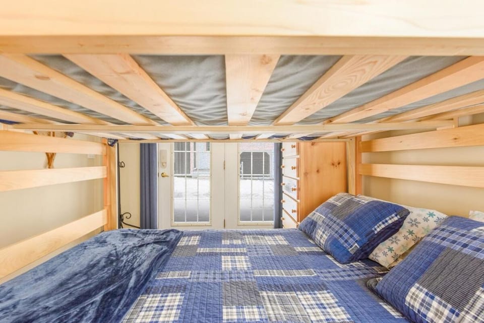 Alpine Timbers 2 Luxury Chalet with Hot Tub Chalet in British Columbia