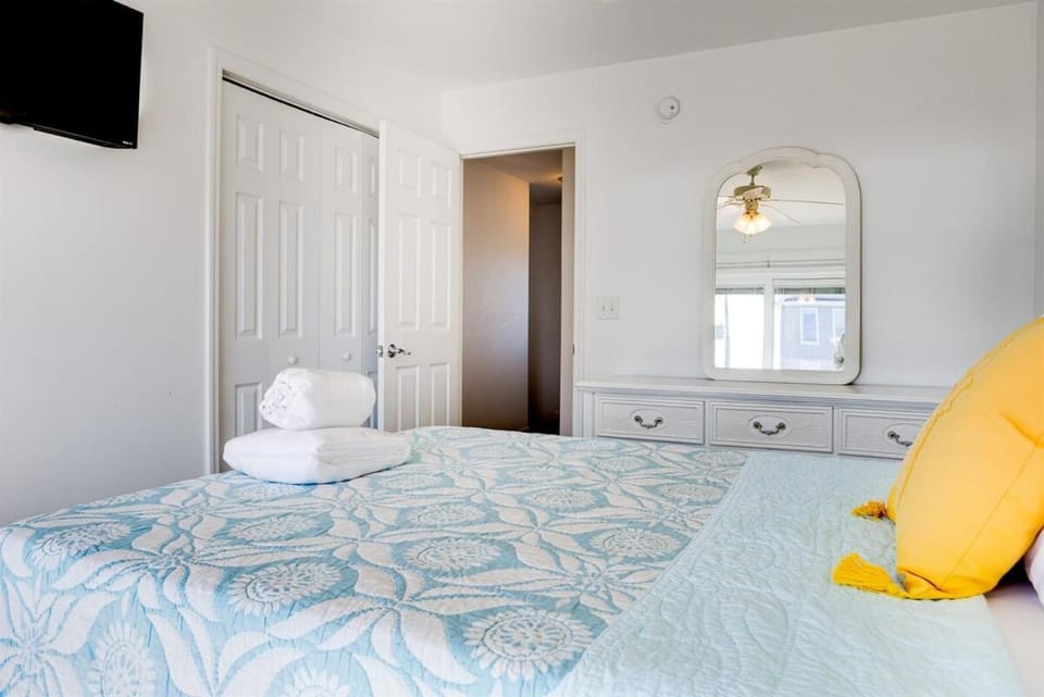 Paws and Relax- Pet-Friendly Coastal Retreat! Apartment in Surf City