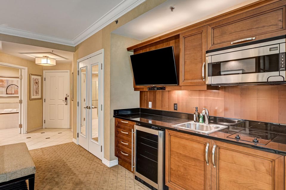 The Aura JR PREMIUM SUITE Strip view Balcony TWR 3 Apartment hotel in Las Vegas Strip