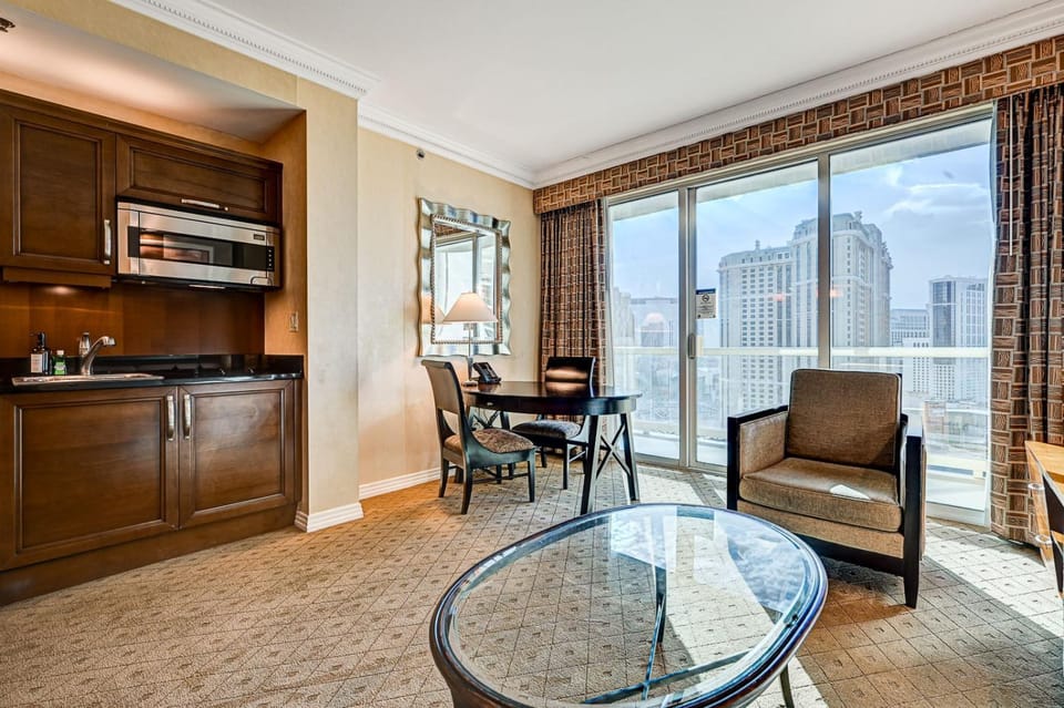 The Aura JR PREMIUM SUITE Strip view Balcony TWR 3 Apartment hotel in Las Vegas Strip