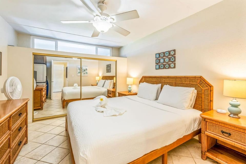 Kihei Akahi C418- Partial oceanview, AC, 1bedroom, across from beach Apartment in Wailea