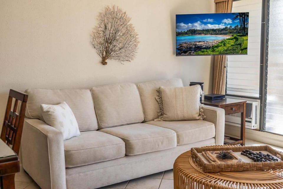 Kihei Akahi C418- Partial oceanview, AC, 1bedroom, across from beach Apartment in Wailea