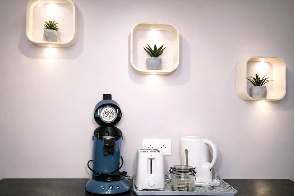 Coffee/tea facilities, toaster