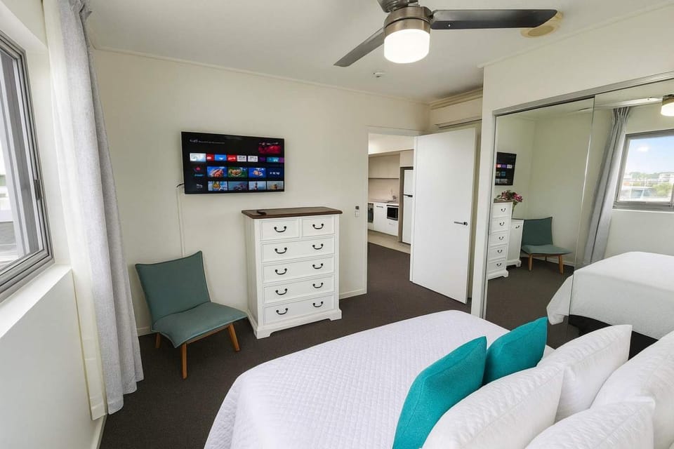 Bed, TV and multimedia, Photo of the whole room, Bedroom, air conditioner