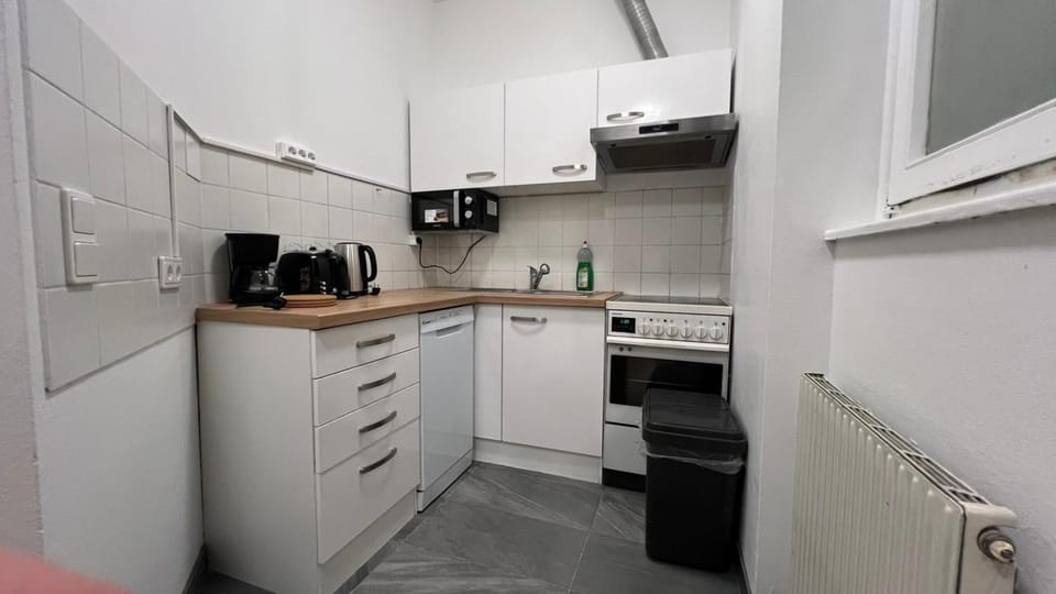 Coffee/tea facilities, Kitchen or kitchenette, oven