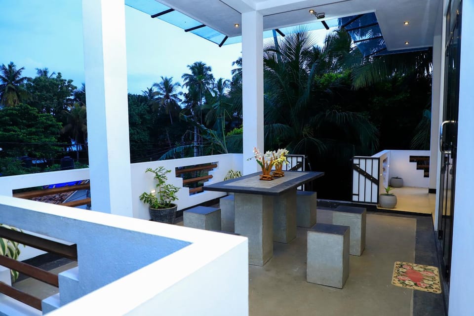 View (from property/room), Balcony/Terrace, Seating area, Garden view