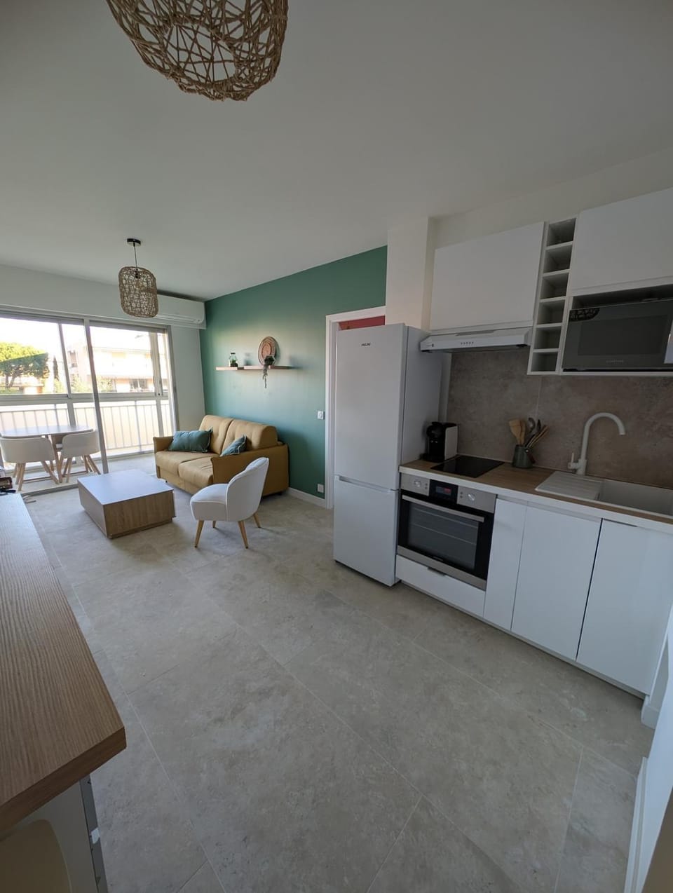 Kitchen or kitchenette, Living room, Seating area, Dining area, oven, stove