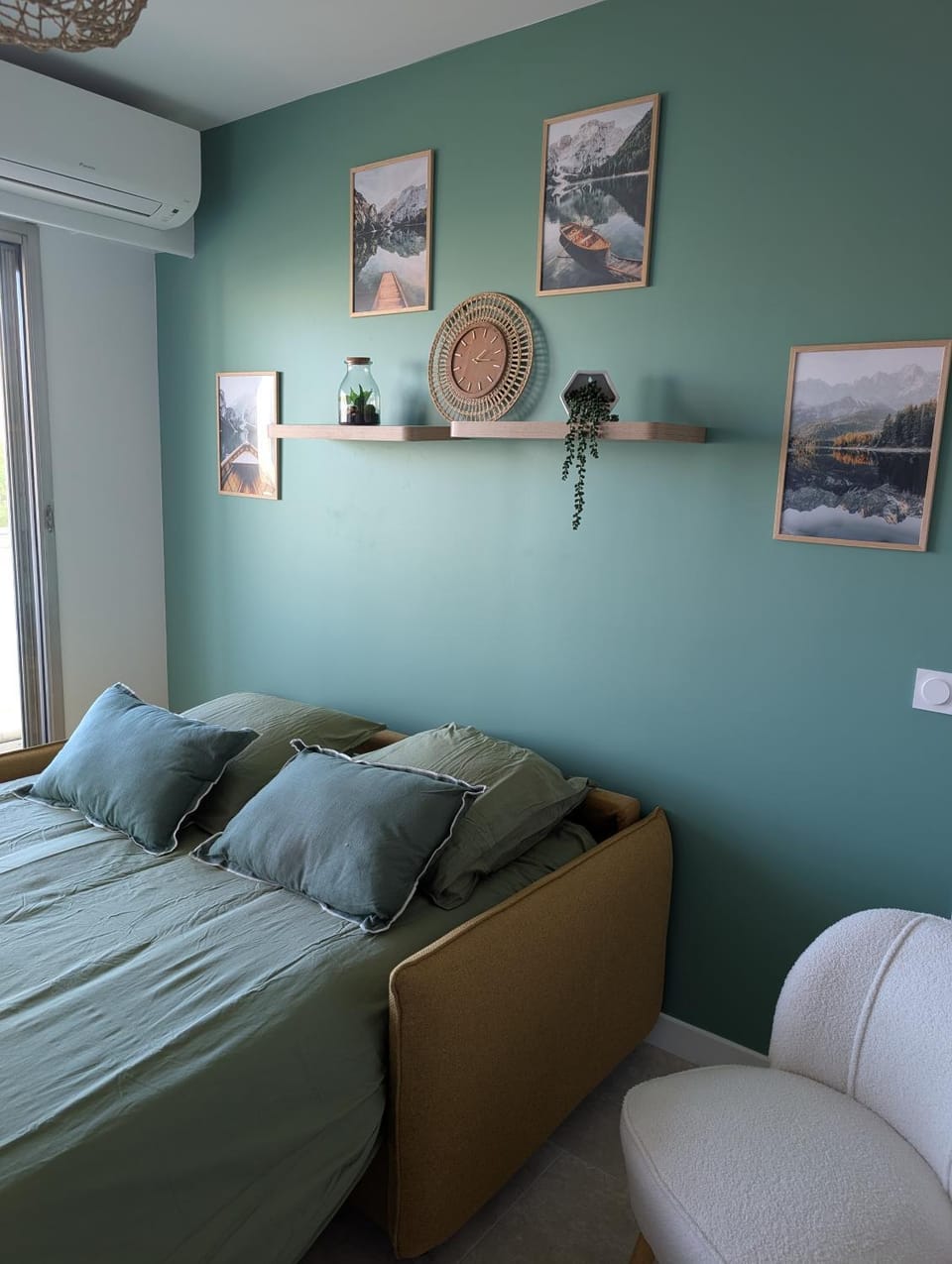 Bed, Living room, Seating area