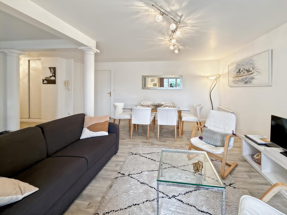 L'Orchidée - Balcon Vue sur Piscine & Plage - Garage Privé - Dinard Apartment in Dinard