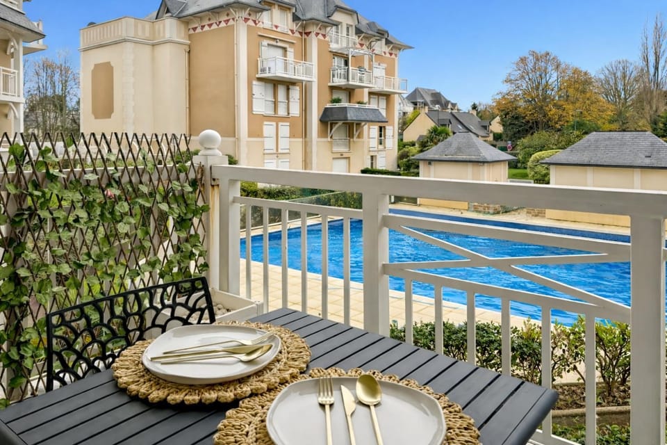 L'Orchidée - Balcon Vue sur Piscine & Plage - Garage Privé - Dinard Apartment in Dinard