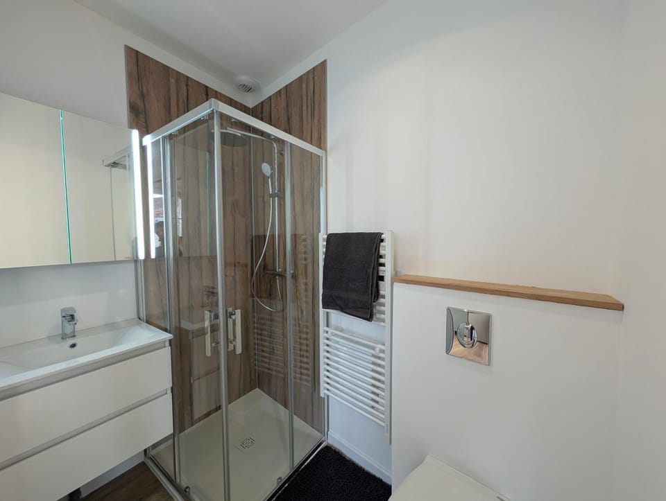 Shower, Bathroom