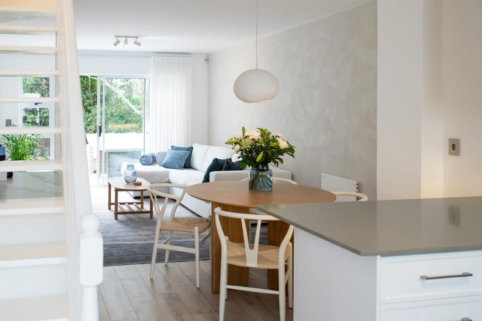 Living room, Seating area, Dining area