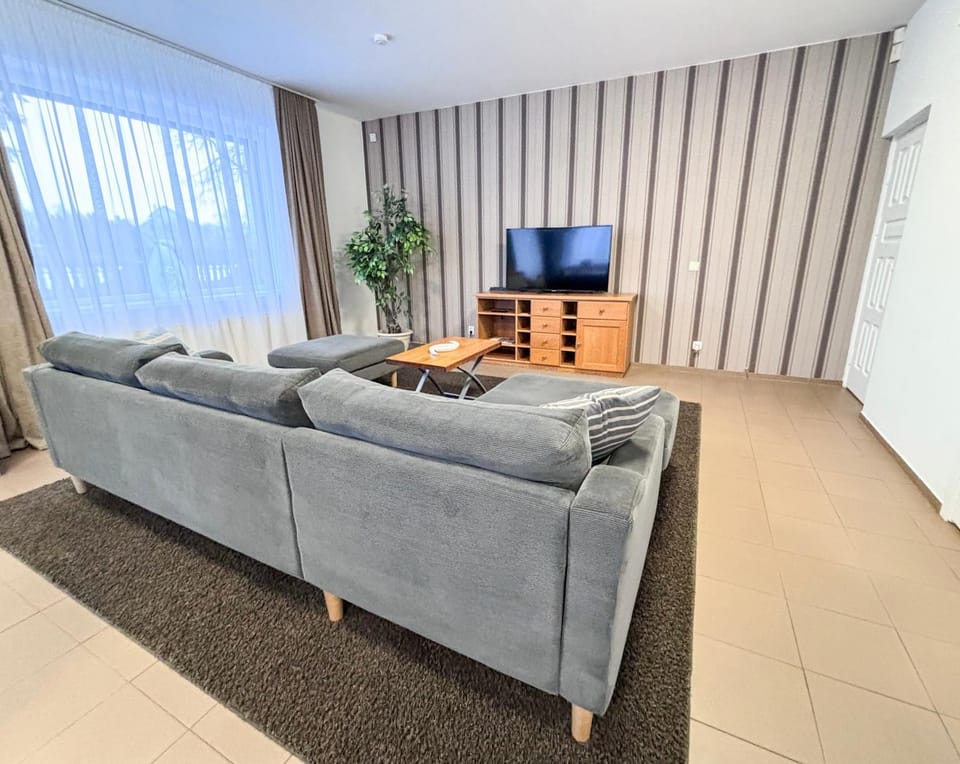 TV and multimedia, Seating area