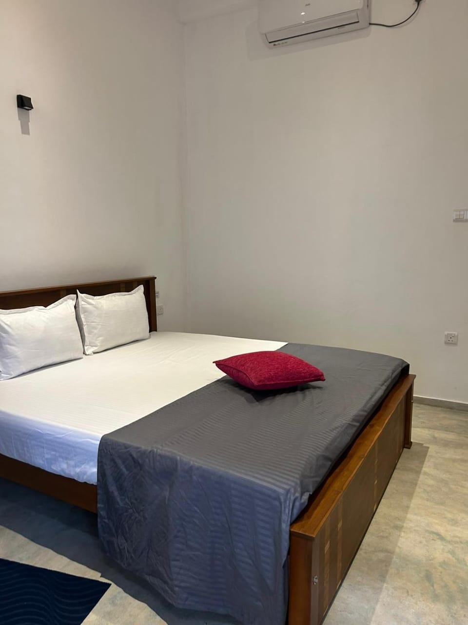Bed, Photo of the whole room, Bedroom, air conditioner