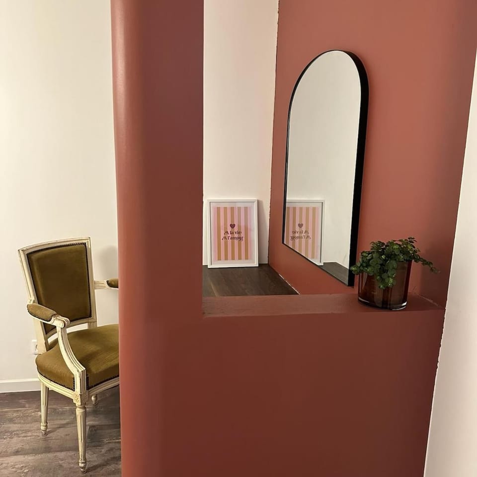 Seating area, Bedroom