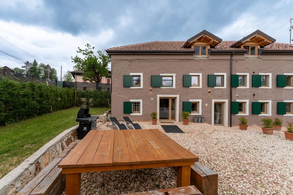 Property building, Patio, Spring, Day, Garden, Garden view
