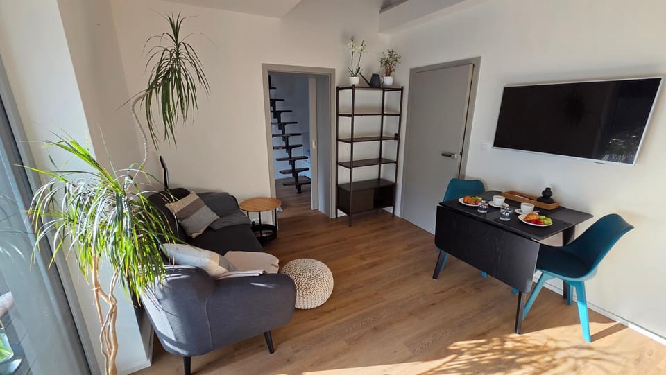 Communal lounge/ TV room, Living room, Seating area