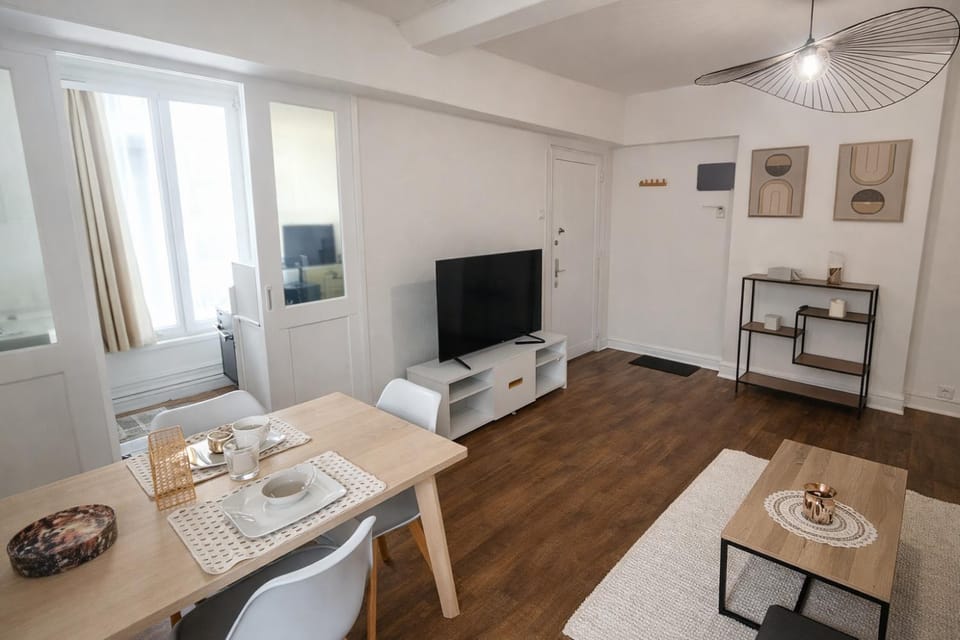 TV and multimedia, Living room, Dining area