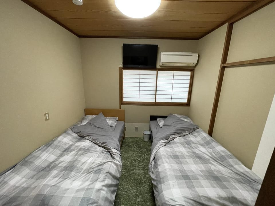 伊東駅前ゲストハウス Bed and Breakfast in Shizuoka Prefecture