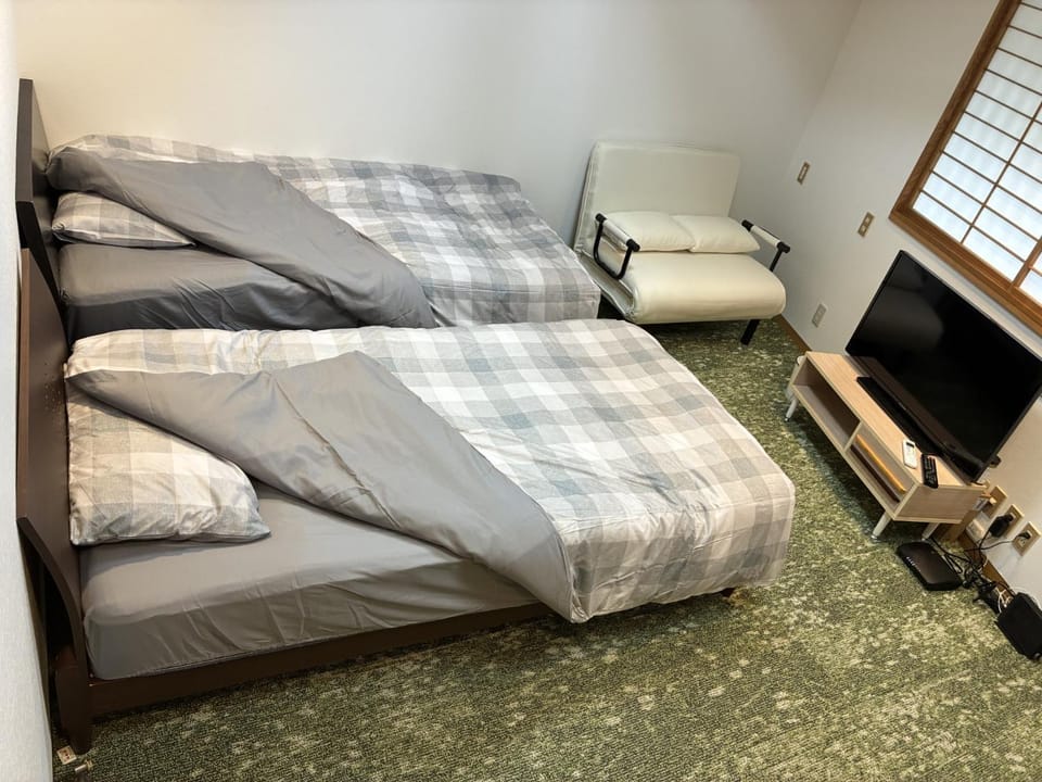 伊東駅前ゲストハウス Bed and Breakfast in Shizuoka Prefecture
