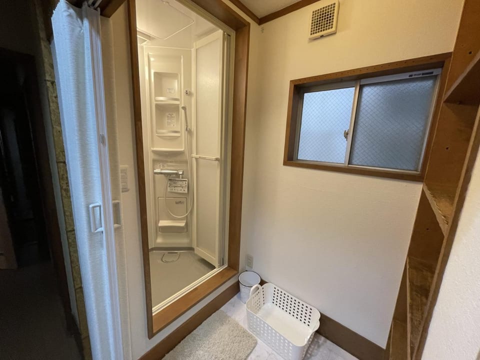 伊東駅前ゲストハウス Bed and Breakfast in Shizuoka Prefecture