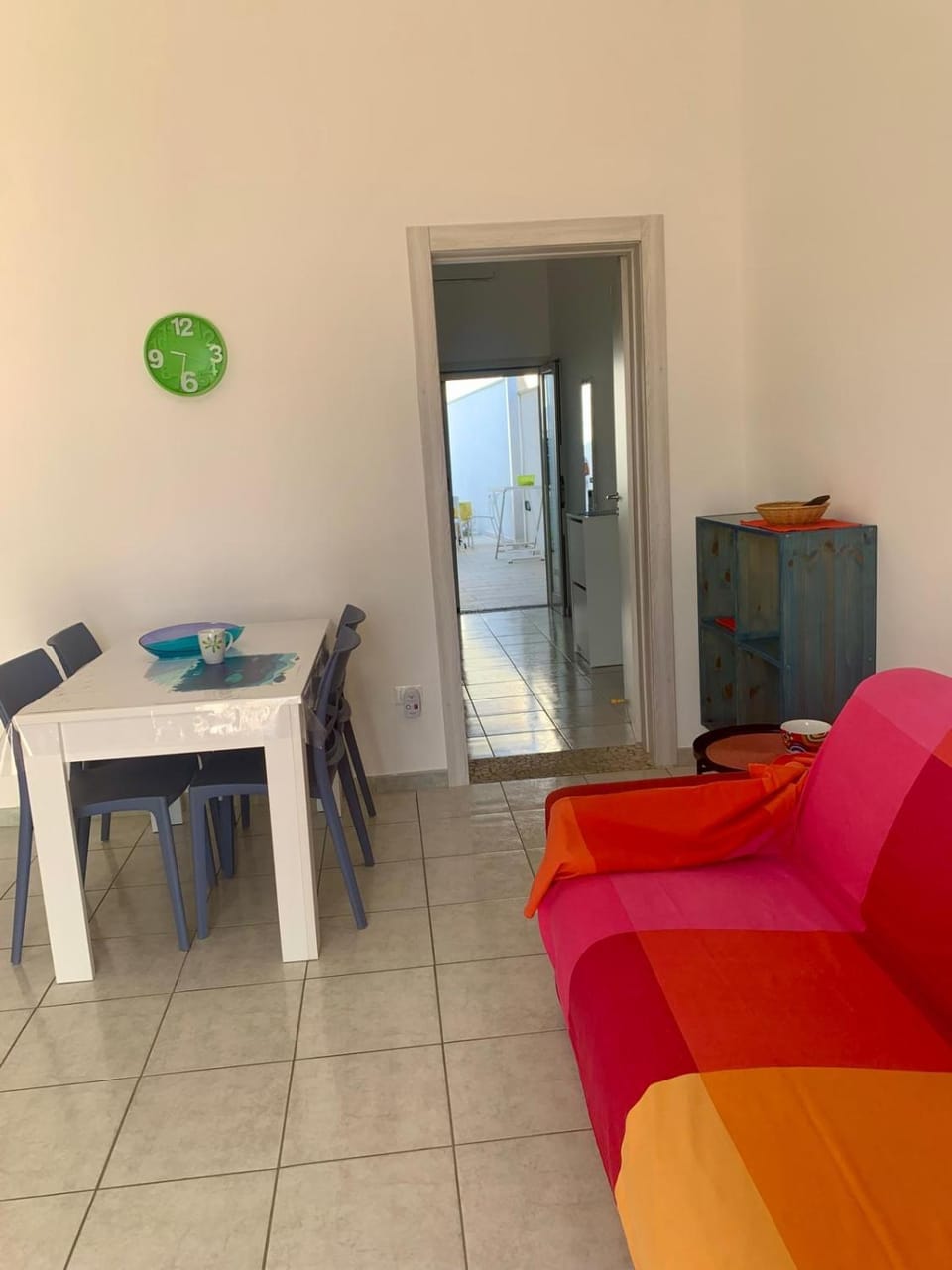 Day, Dining area