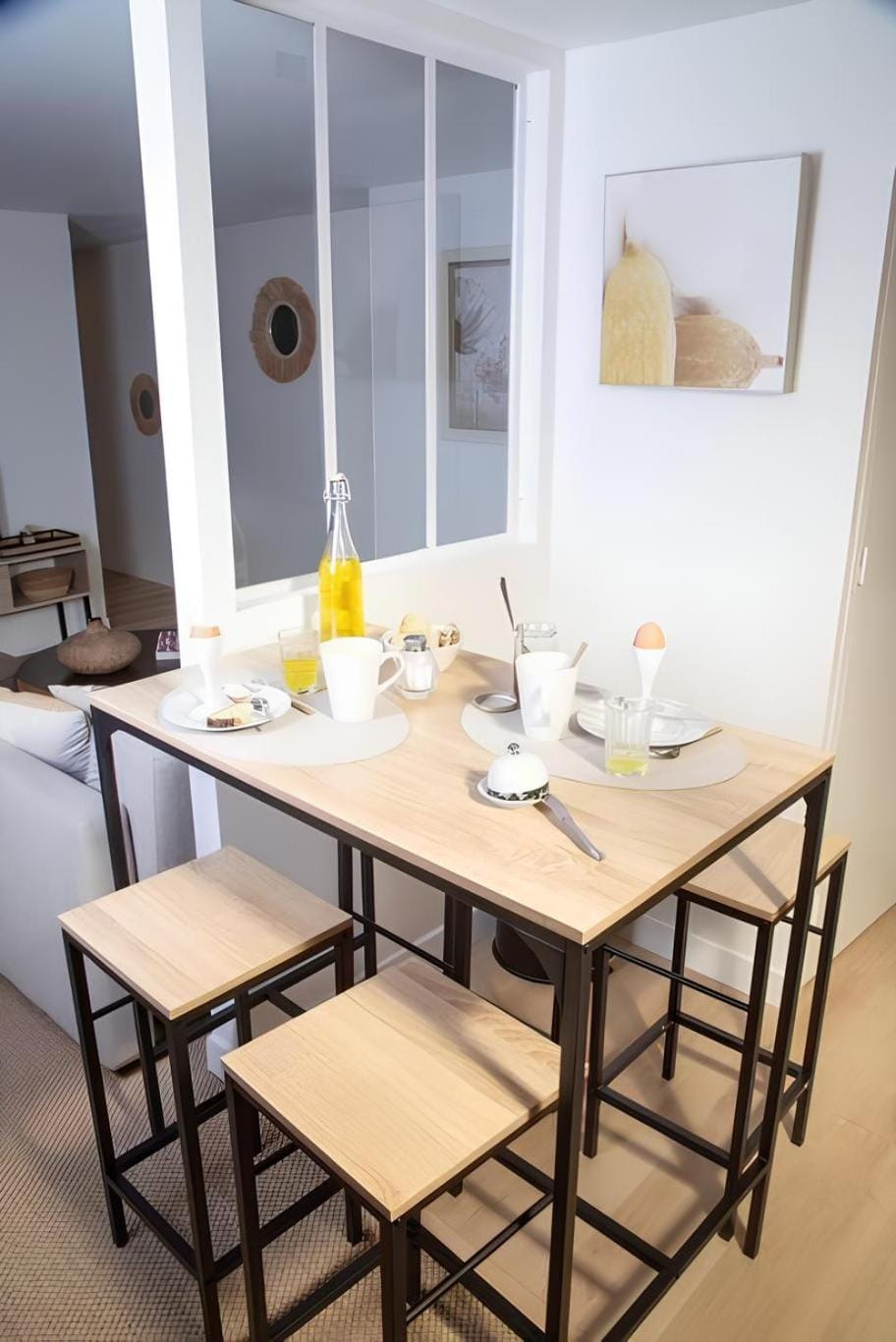 Seating area, Dining area
