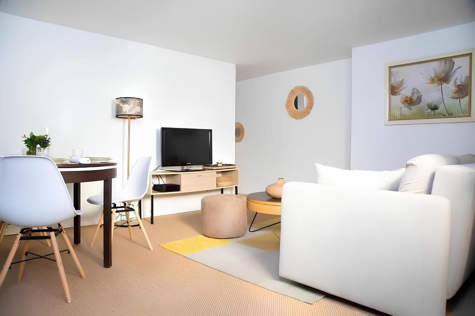 TV and multimedia, Living room, Seating area, heating, internet