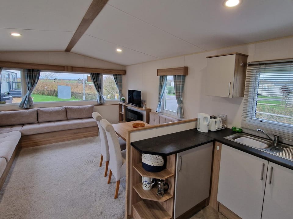 Kitchen or kitchenette, Living room, Dining area