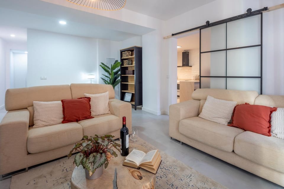 CASA BOUTIQUE SAN JUAN Una gran casa con encanto y aire acondicionado House in Logrono