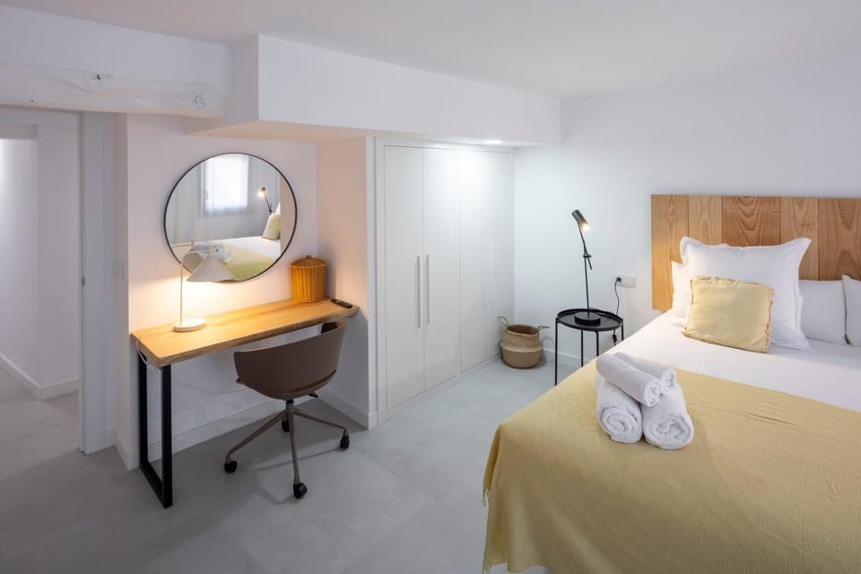 CASA BOUTIQUE SAN JUAN Una gran casa con encanto y aire acondicionado House in Logrono