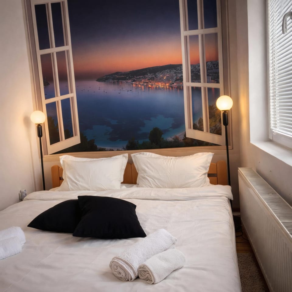 Bed, Bedroom, towels