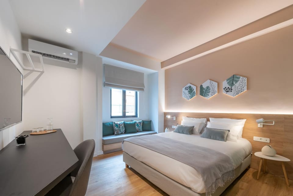 Bed, TV and multimedia, View (from property/room), Kitchen or kitchenette, Living room, Photo of the whole room, Seating area, Dining area, Bedroom, Quiet street view, air conditioner