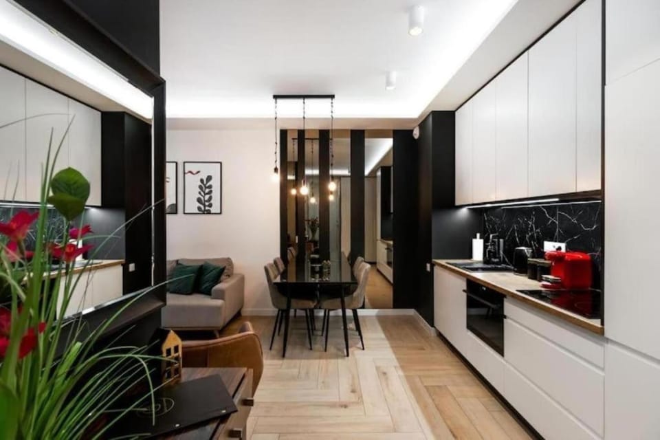 Kitchen or kitchenette, Seating area, stove