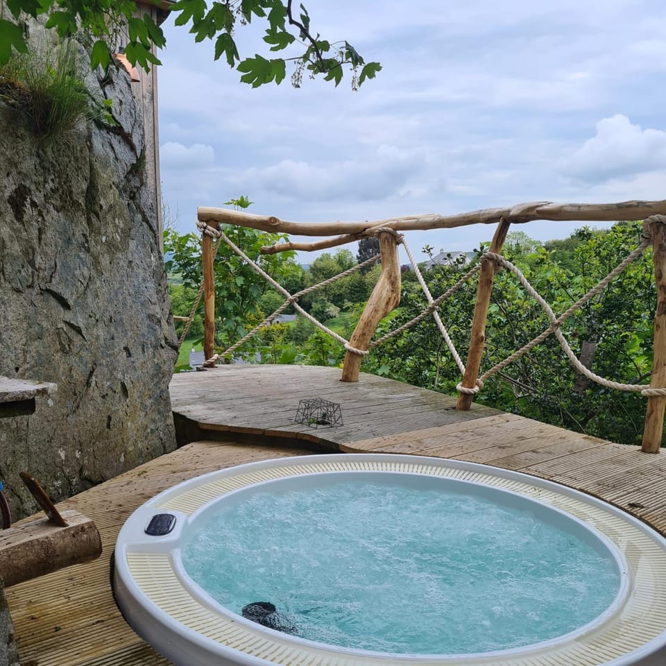 Hot Tub, Hot Tub