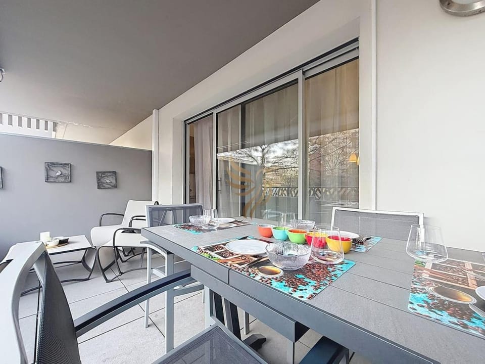 NewPort Riviera T3, Terrasse, Clim, Garage, Wifi Apartment in Fréjus