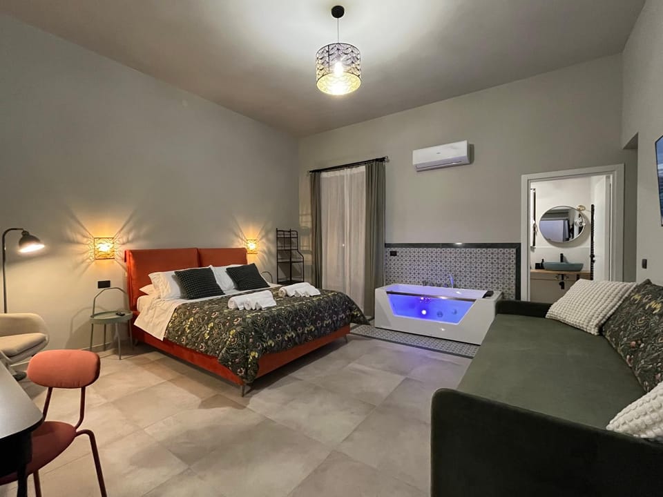 Bed, TV and multimedia, Coffee/tea facilities, Photo of the whole room, Bedroom, air conditioner