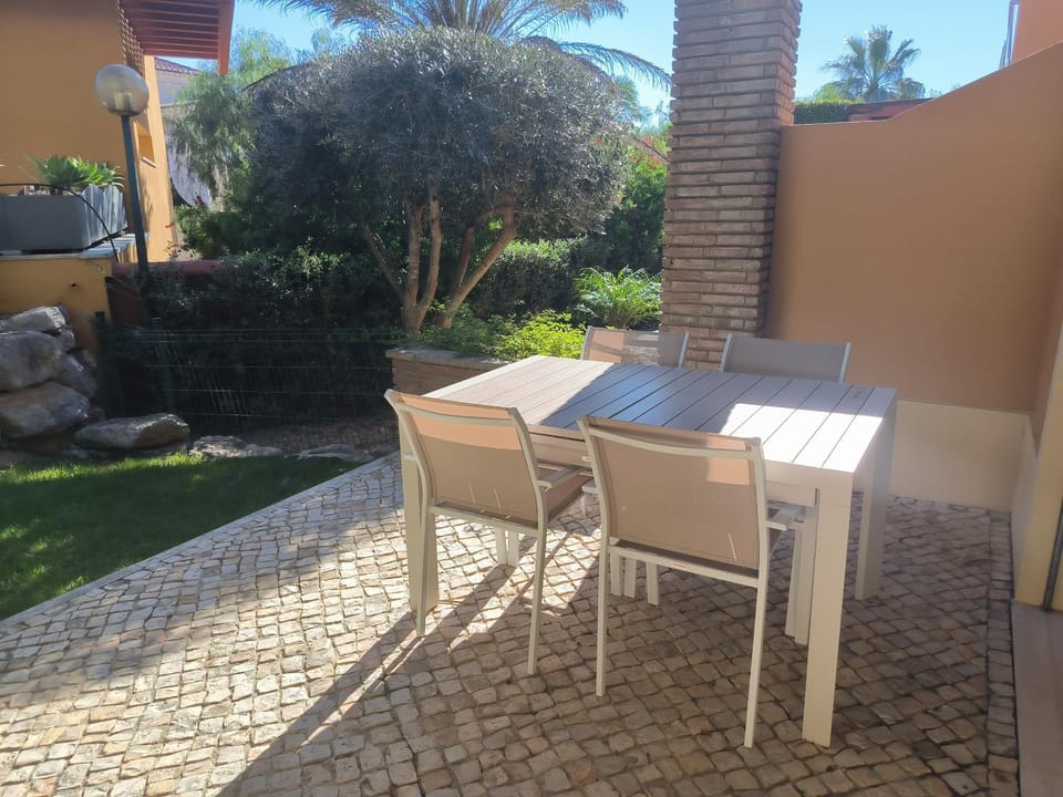 Casa Amarillo House in Luz